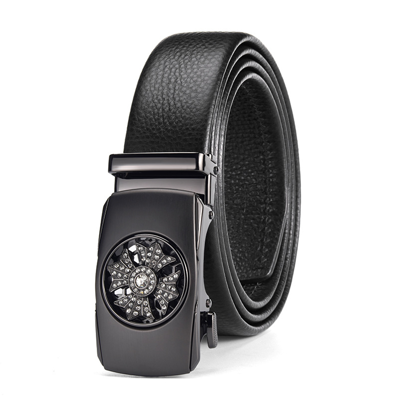 Férfi öv valódi marhabőrből, csat anyaga: cinkötvözet, automatikus záródás, szélesség 2–4 cm, elektroplatírozott felület, stílus: üzleti, minimalist, elegáns