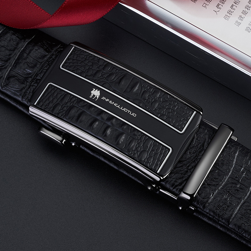 Férfi bőrszíj első rétegű tehénbőrből, krokodil mintával, ötvözetes csattal, téglalap alakú automata csattal