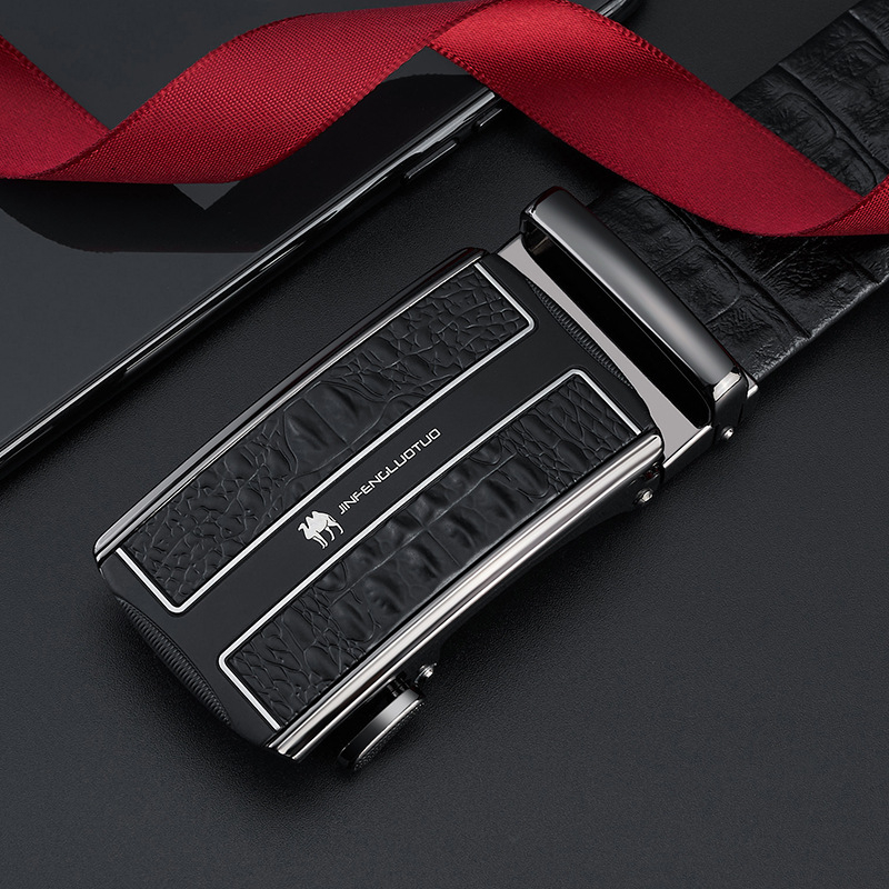 Férfi bőrszíj első rétegű tehénbőrből, krokodil mintával, ötvözetes csattal, téglalap alakú automata csattal