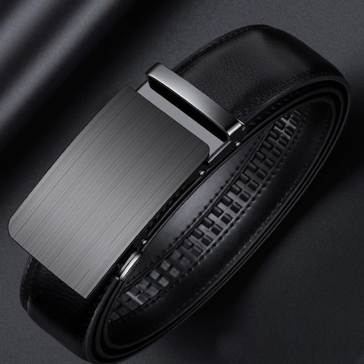 Férfi bőrből készült öv automata csattal, ötvözetes csattal és másodlagos szarvasmarhabőrrel