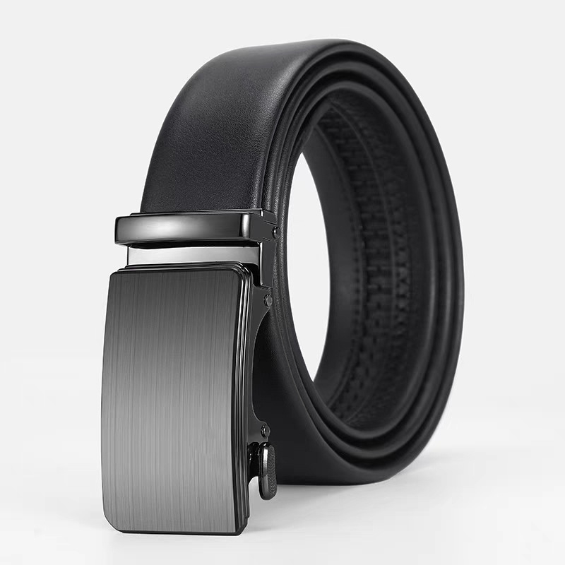 Férfi bőrből készült öv automata csattal, ötvözetes csattal és másodlagos szarvasmarhabőrrel