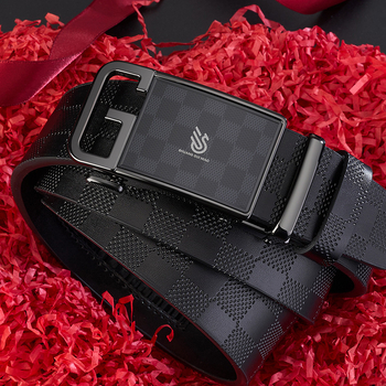 Férfi bőrszíj split bőrből, kockás mintázatú, automata csattal, ötvözet csattal, szélesség 2–4 cm, elektroplatált felület