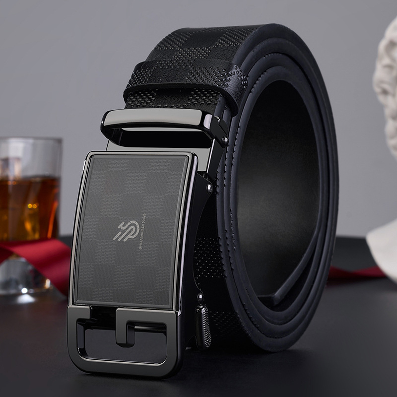 Férfi bőrszíj split bőrből, kockás mintázatú, automata csattal, ötvözet csattal, szélesség 2–4 cm, elektroplatált felület