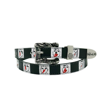 PU bőrből készült öv, ötvözet csattal, tűcsatt, keskeny szélesség <2 cm, kockás minta