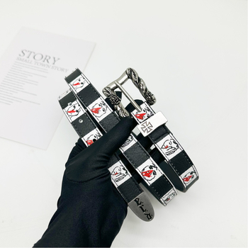 PU bőrből készült öv, ötvözet csattal, tűcsatt, keskeny szélesség <2 cm, kockás minta