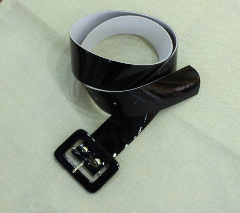 Műbőr öv, négyszögletes csattal, PU csattal, japán kapcsos zár, mindenhez illeszkedő stílus, felnőtteknek, egész éves viselet.