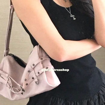 Váll- és keresztbody táska, motoros stílus, nagy kapacitás, PU anyag, Y2K retró övcsattal, vízszintes négyszögletes forma, cipzáras nyitás, belső rejtett zseb cipzárral, egy vállpánt