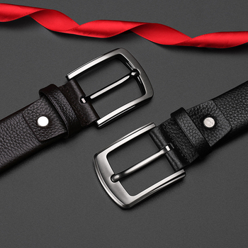 Férfiaknak készült kétoldalas első réteg marhabőrből készült öv pin-csattal, 2–4 cm széles, mindennapi stílus