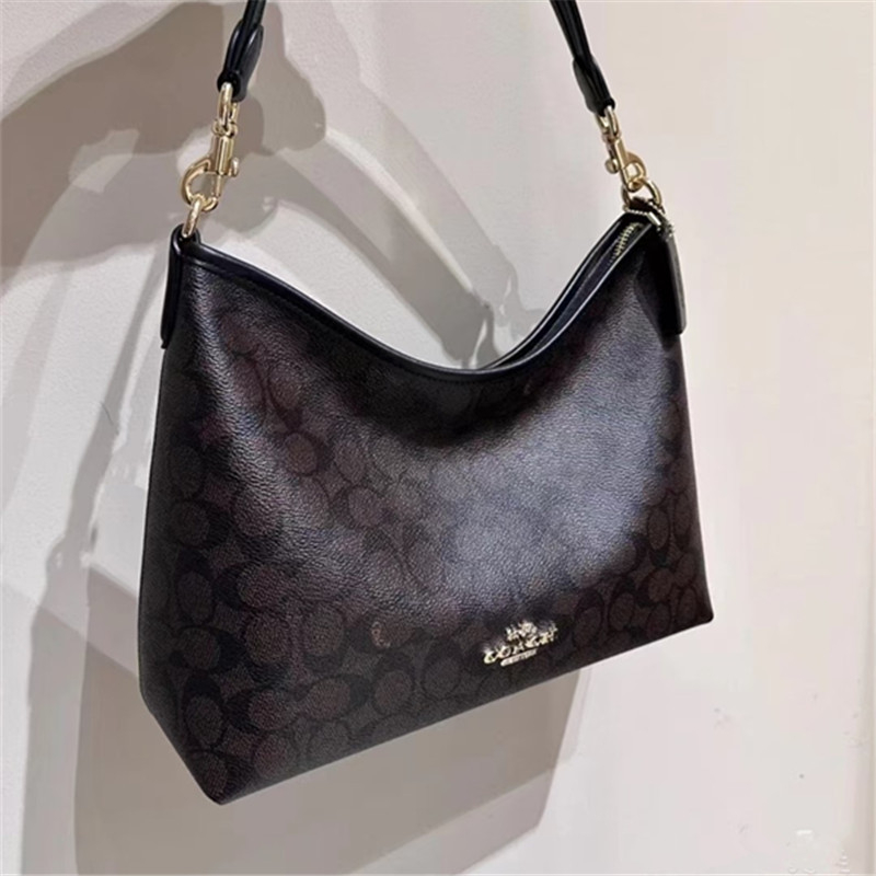 Koujia Laurel31 dumpling- oblikovana crossbody torba od PVC-a, gradski stil, s zatvaranjem na zip i unutarnjim džepom sa zipom