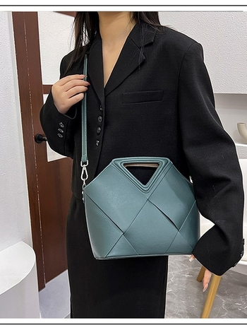 Crossbody torbica od PU kože, pleteni uzorak, vertikalni četvrtasti oblik, magnetsko zatvaranje, džep za telefon