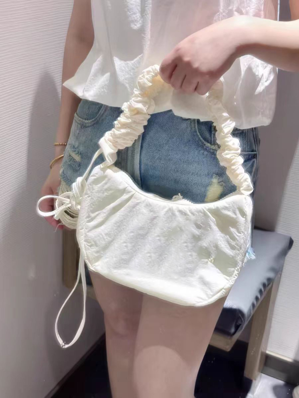 Nylon torbica preko ramena u obliku knedle, s zatvaračem, pretinica za mobitel, brend Qian baiyue