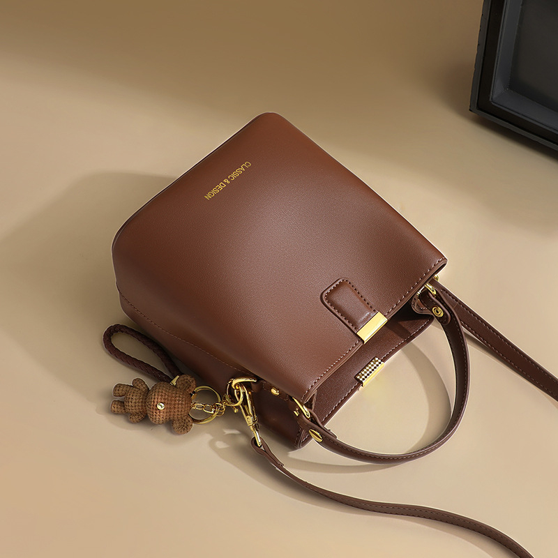 SEAMMER ženska torbica od prave kože bucket stil, crossbody remen, magnetsko zatvaranje, unutarnji džepovi za telefon i džep sa zipom, tkanina podstava, jesen 2025 izlazak
