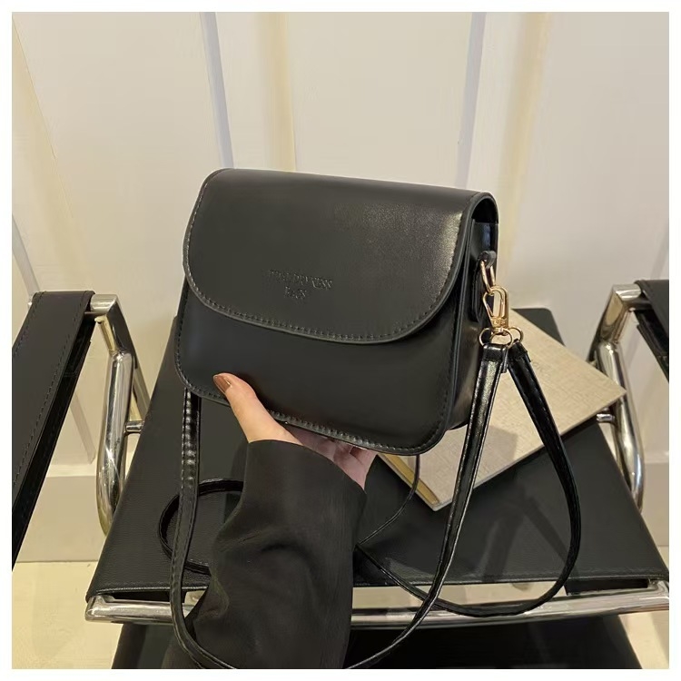 Ženska crossbody torbica, PU materijal, horizontalni kvadratni oblik, magnetsko zatvaranje, unutarnja pretinica za telefon, torbica s poklopcem
