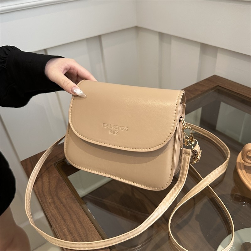 Ženska crossbody torbica, PU materijal, horizontalni kvadratni oblik, magnetsko zatvaranje, unutarnja pretinica za telefon, torbica s poklopcem