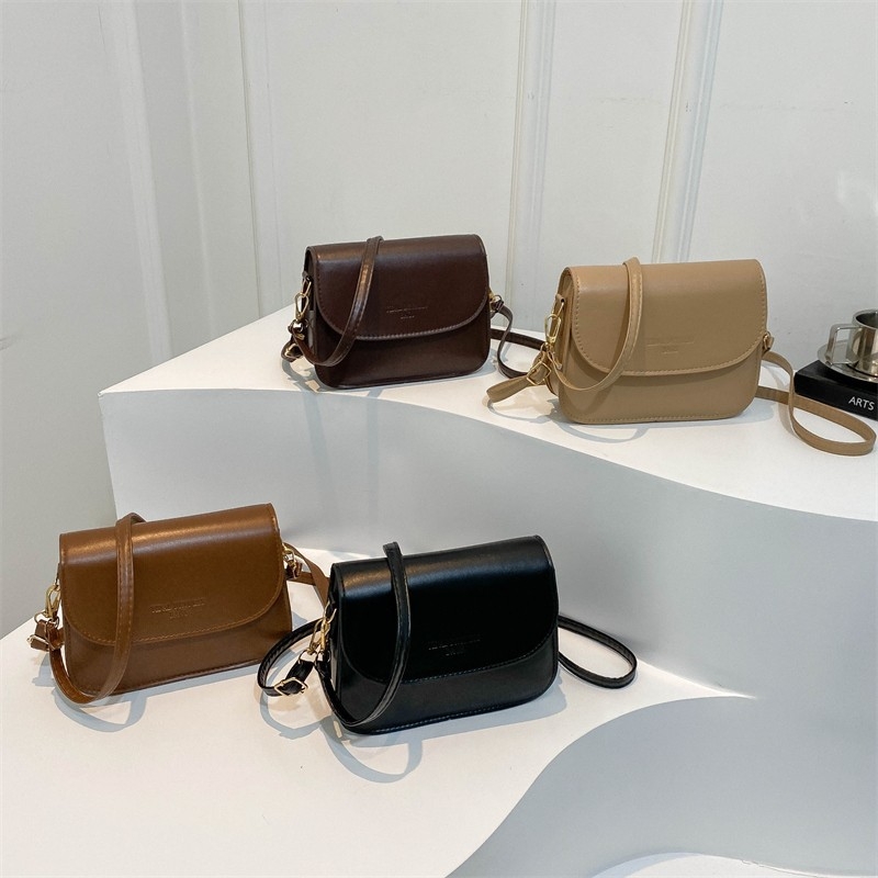 Ženska crossbody torbica, PU materijal, horizontalni kvadratni oblik, magnetsko zatvaranje, unutarnja pretinica za telefon, torbica s poklopcem