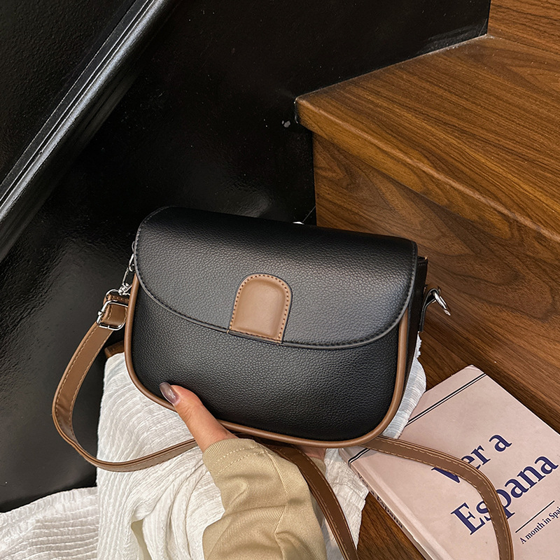 Elegantna PU sedlasta torbica za žene, jesensko 2025 izdanje, gradski jednostavan stil, mini crossbody s horizontalnim kvadratnim oblikom, otvor s poklopcem, unutarnja struktura: džep sa zipom i džep za telefon
