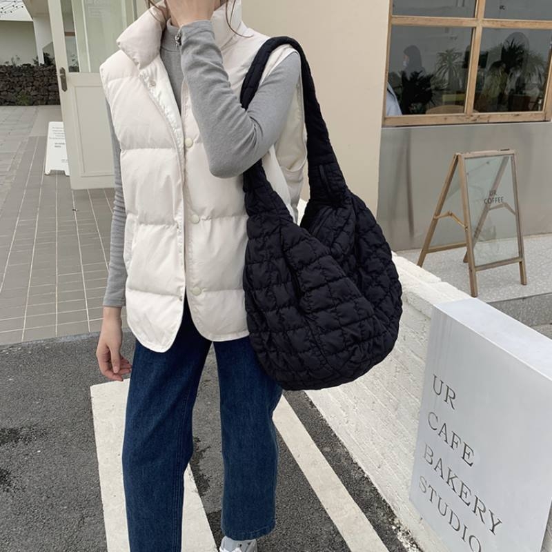 Pamuk tote torba za žene, dizajn s plisiranim oblacima, velika kapaciteta, elegantan stil zrele žene, retro crossbody, ljeto 2025 izdanje