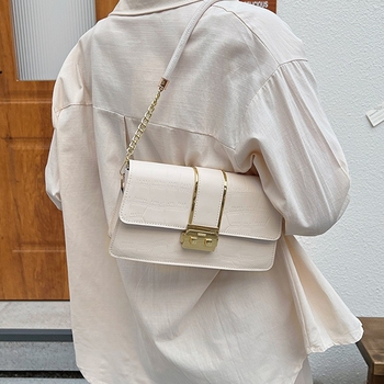 Ženska torbica pod pazuhom, street style, PU koža, horizontalno kvadratni oblik, podstava od sintetičke kože, zatvoren otvor, jedna naramenica