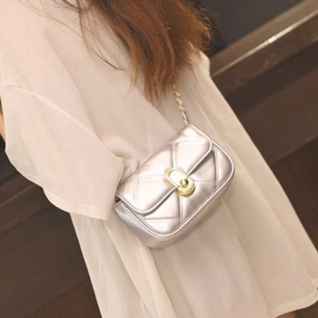 Mini PU crossbody torba s dijamantnim šivanjem, lančani remen, unutarnja džep s zatvaračem