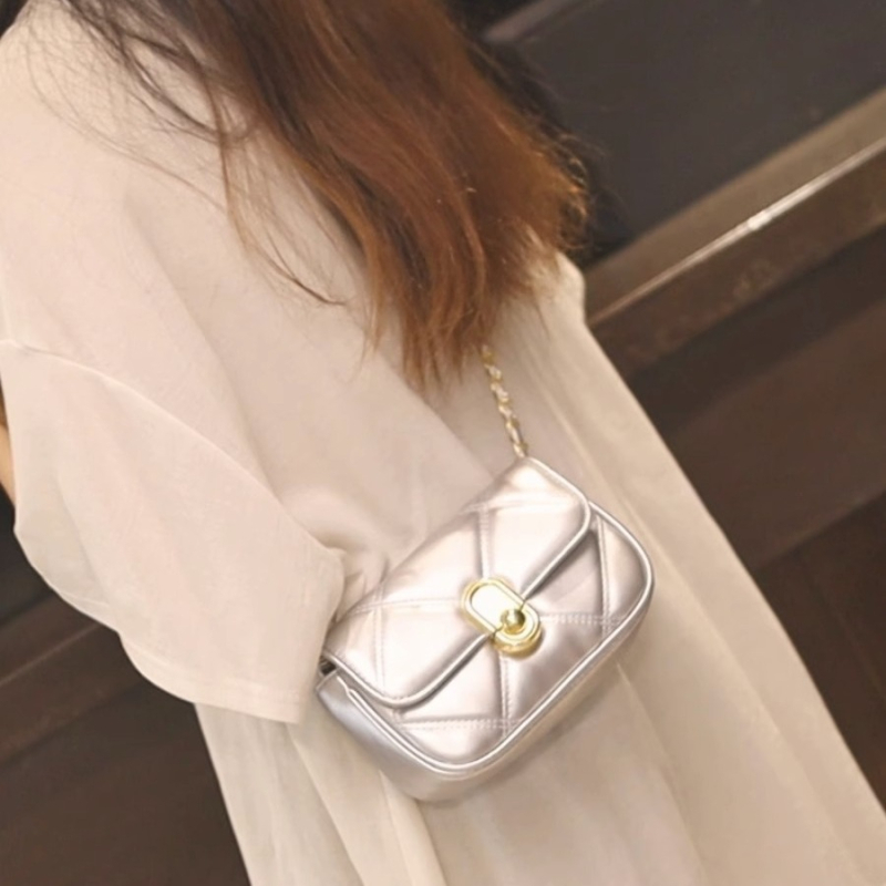 Mini PU crossbody torba s dijamantnim šivanjem, lančani remen, unutarnja džep s zatvaračem