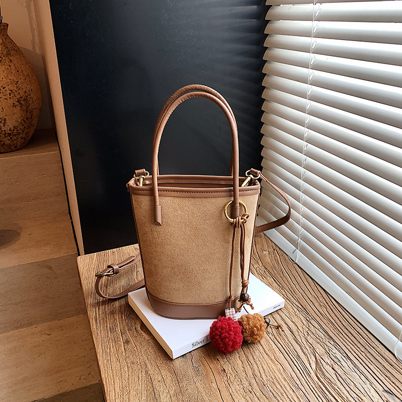 Velur bucket torba, gradski stil, velika kapaciteta, uspravni kvadratni oblik, zatvaranje zip zatvaračem