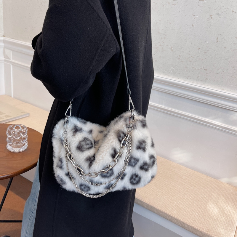 Torba preko ramena od pliša, oblik jastuka, zatvarač, unutarnja pretinac za telefon, gradski street style