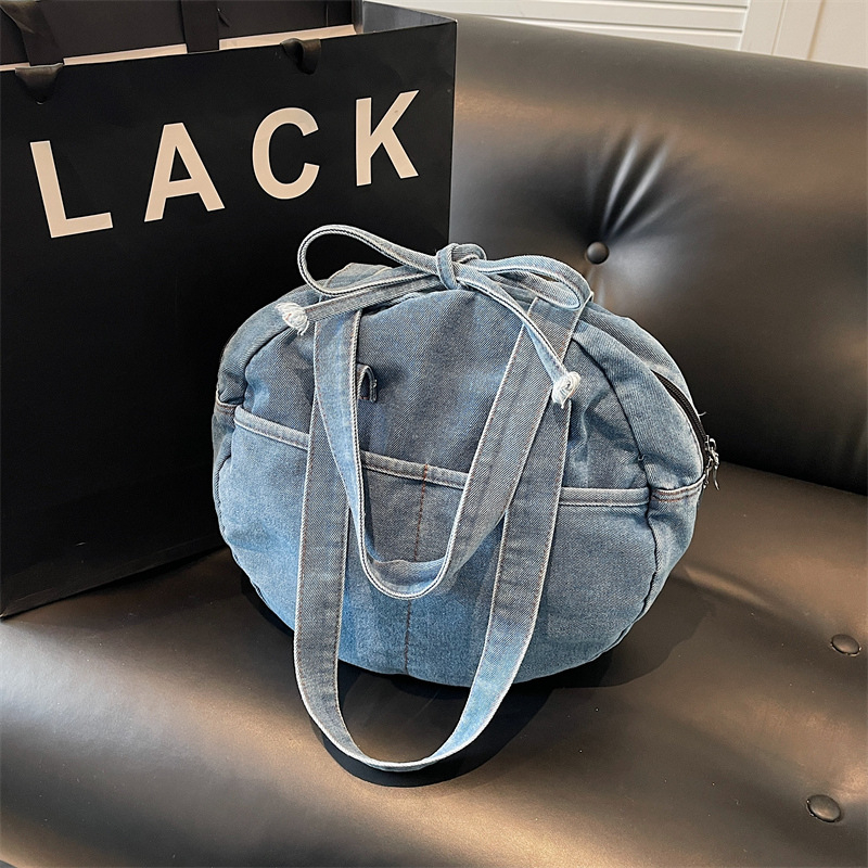 Denim tote torba sa zatvaračem, gradski jednostavan stil, vodoravni kvadratni oblik, unutarnji džepovi za laptop, telefon, ID i kameru, poliester podstava, proljeće 2025