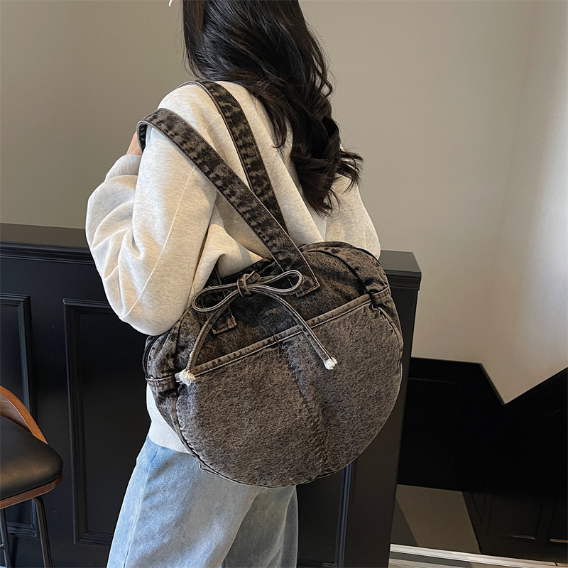 Denim tote torba sa zatvaračem, gradski jednostavan stil, vodoravni kvadratni oblik, unutarnji džepovi za laptop, telefon, ID i kameru, poliester podstava, proljeće 2025