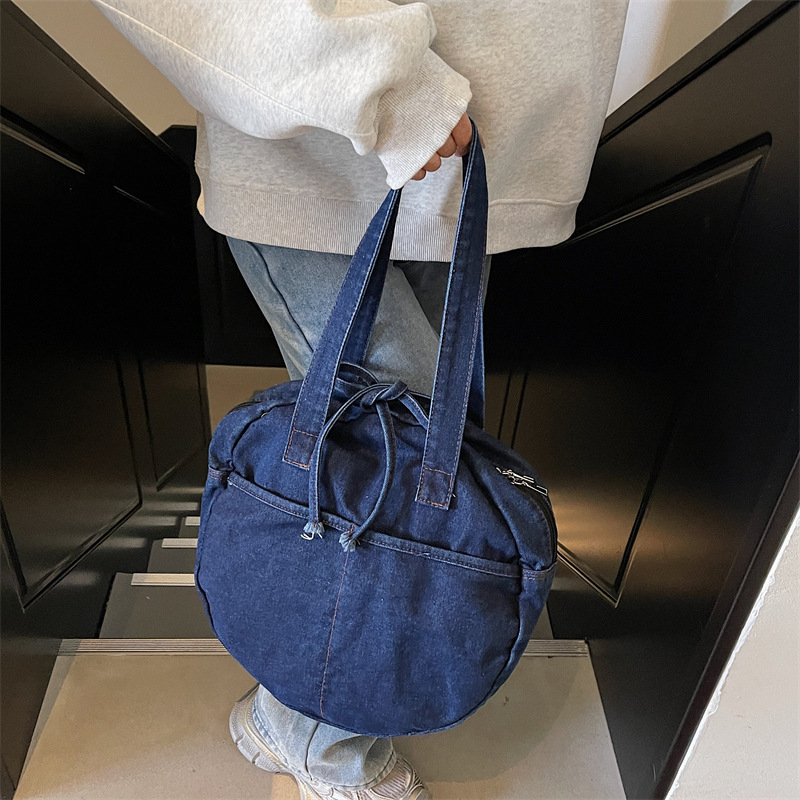 Denim tote torba sa zatvaračem, gradski jednostavan stil, vodoravni kvadratni oblik, unutarnji džepovi za laptop, telefon, ID i kameru, poliester podstava, proljeće 2025