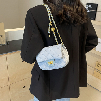 PU crossbody torba s romboidnim lancem – gradski stil, zaključavanje