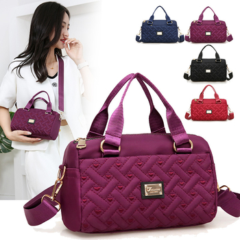 Ženska crossbody torba, srednje veličine, tkanina, uspravni kvadratni oblik, zatvaranje na zip, unutarnje pretince: zip pretinac, pretinac za telefon, pretinac za dokumente, jedna naramenica, podstava poliester