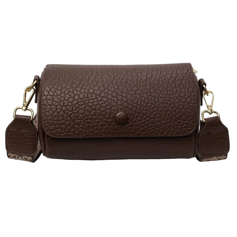 Cilindrična crossbody torba, PU materijal, podstava od poliestera, unutarnji džep sa zatvaračem, zatvarač s poklopcem, jedna naramenica