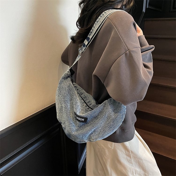 Ženska minimalistička crossbody torba od ispranog denima, mala veličina, model 2025