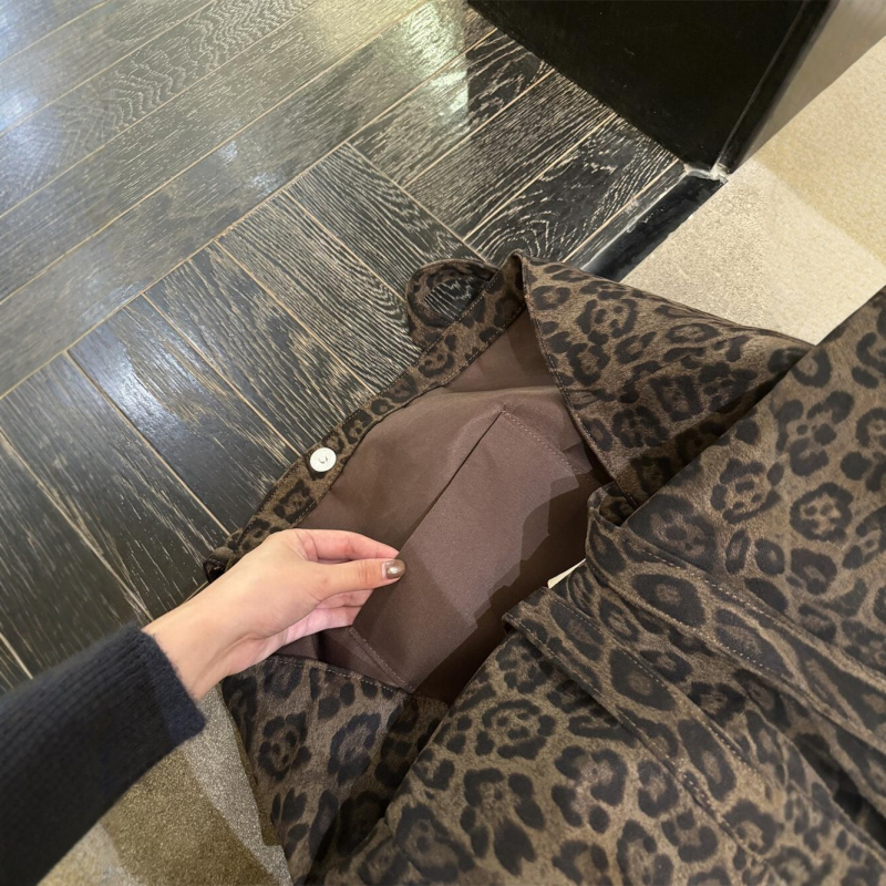 Torba preko ramena tip tote, leopard uzorak, gradski minimalistički stil, poliester materijal, vodoravni kvadratni oblik, unutarnja kapsa sa zipom