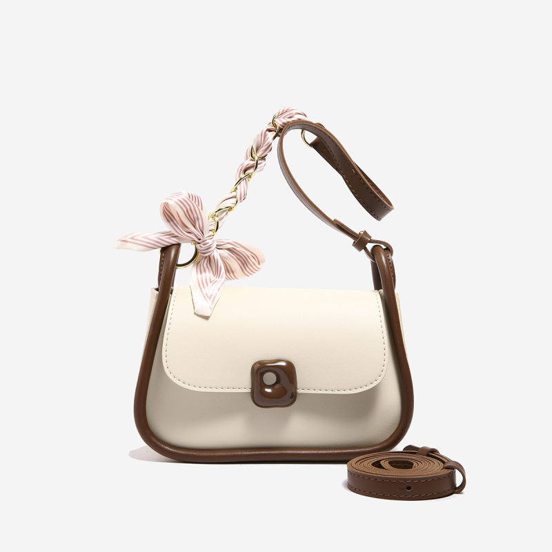 Ženska crossbody torbica u gradskom minimalističkom stilu, PU materijal, horizontalno kvadratičnog oblika, magnetsko zatvaranje, jednostruka naramenica, unutarnja organizacija: džep sa zipom i džep za telefon
