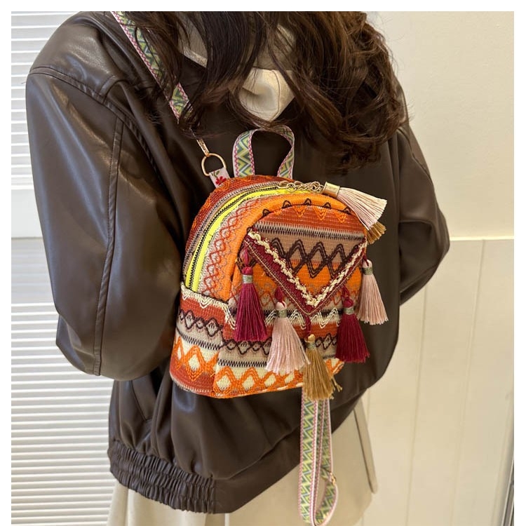 Ruksāks ar crossbody dizainu ceļojumiem, viegls (Ietilpība līdz 20 L; Der 8 collu klēpjdatoram; Materiāls: Special; Izliektas plecu siksnas)