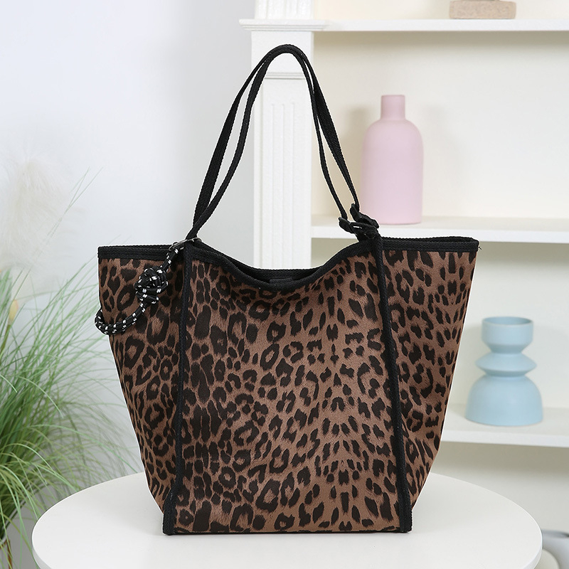 Torba preko ramena s leopard uzorkom, Oxford platno, stil putovanja za razonodu, magnetno zatvaranje, unutarnji laminirani džep sa zatvaračem