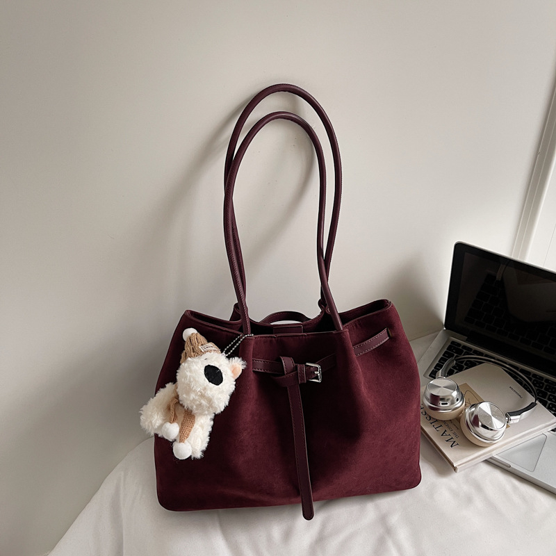 Retro torba preko ramena od velura, velika kapaciteta, ženska poslovna torba, Boston stil, jesen-zima 2025