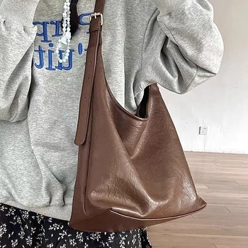 Crossbody torba od PU kože, podstava od sintetičke kože, magnetsko zatvaranje, džep za telefon, vodoravnog kvadratnog oblika