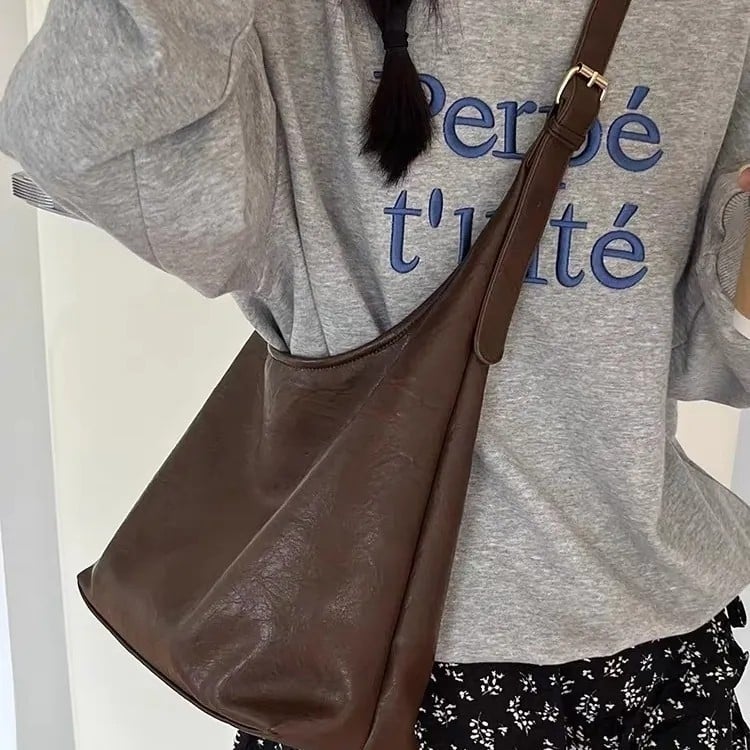 Crossbody torba od PU kože, podstava od sintetičke kože, magnetsko zatvaranje, džep za telefon, vodoravnog kvadratnog oblika
