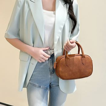 Ženska crossbody torba — PU materijal; zatvaranje na zip; jastukasti oblik; trodimenzionalni vanjski dio; poliester podstava; retro stil; velik kapacitet