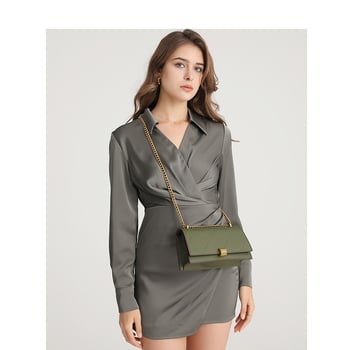 Torba za rame s lancem – PU, mala kvadratna torbica, horizontalni kvadrat, zatvaranje latchem, unutarnji džepovi: zip džep, džep za telefon, ID džep