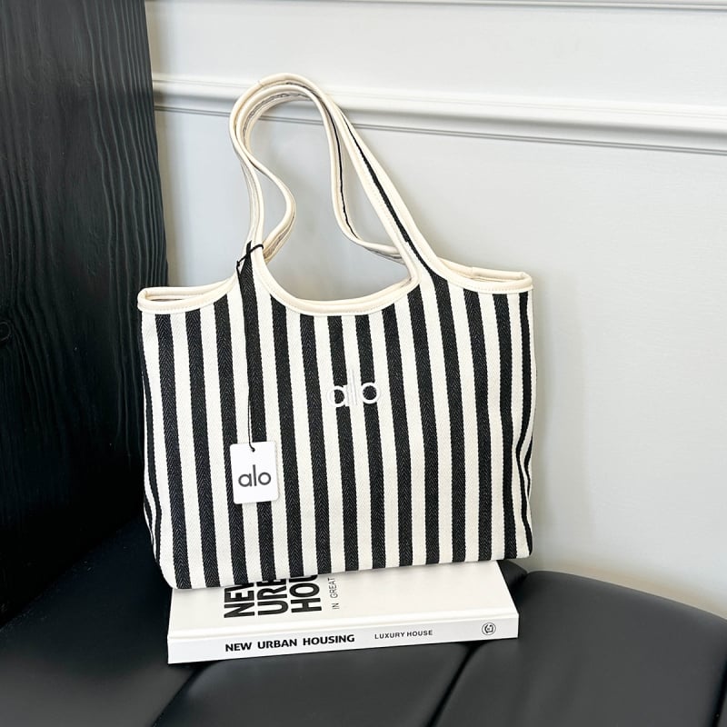 Ženska tote torba za putovanja, platnena tkanina, vertikalni kvadratni oblik, magnetno zatvaranje, unutarnja kapsa za telefon