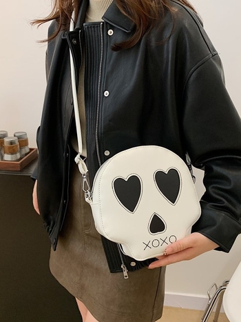 Okrugla PU crossbody torbica sa motivom lubanje, najlonska podstava, zatvarač, jedna naramenica