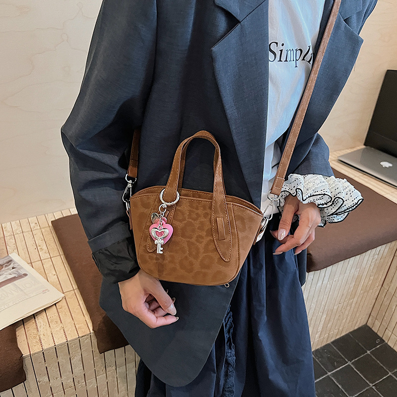 Ženska bucket torba, PU materijal, street trend stil, zatvarač, poliester podstava