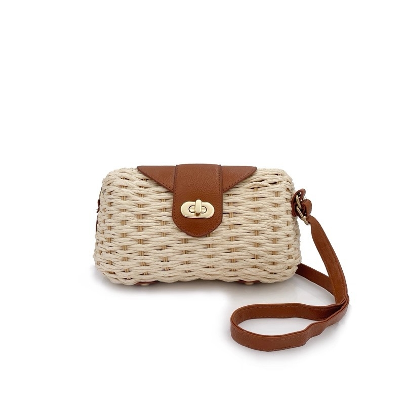 Geantă cilindrică din pai, lucrată manual, închidere cu lacăt, buzunare interne pentru telefon și ID, curea de umăr simplă