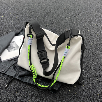 Geantă din nailon pentru umăr, cu căptușeală poliester, închidere cu fermoar, formă orizontală pătrată, buzunar intern pentru ID