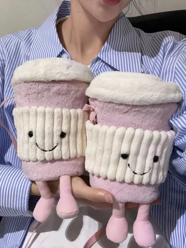 Pluš kartun messenger torba, cilindričnog oblika, zatvarač, vanjski poklopac, jedan remen