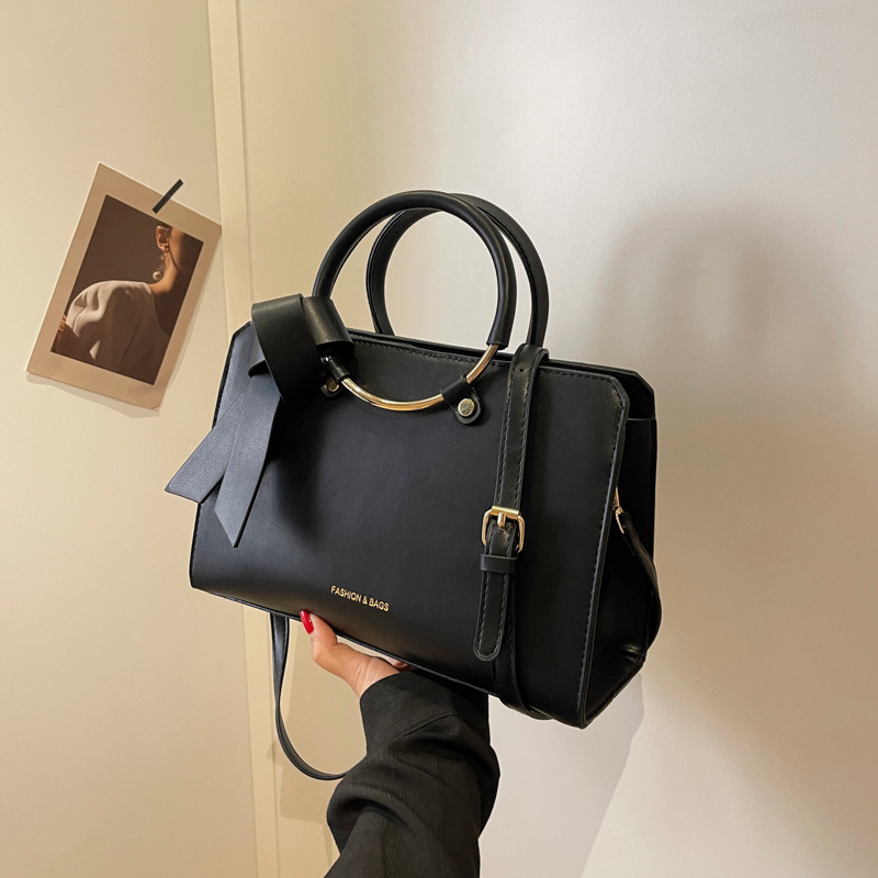 Ženska PU bucket torba, elegantan stil, zatvarač, poliester podstava, jedna naramenica, unutarnji džepovi za telefon i ID, pogodna za kumu i svakodnevnu upotrebu, proljeće 2025