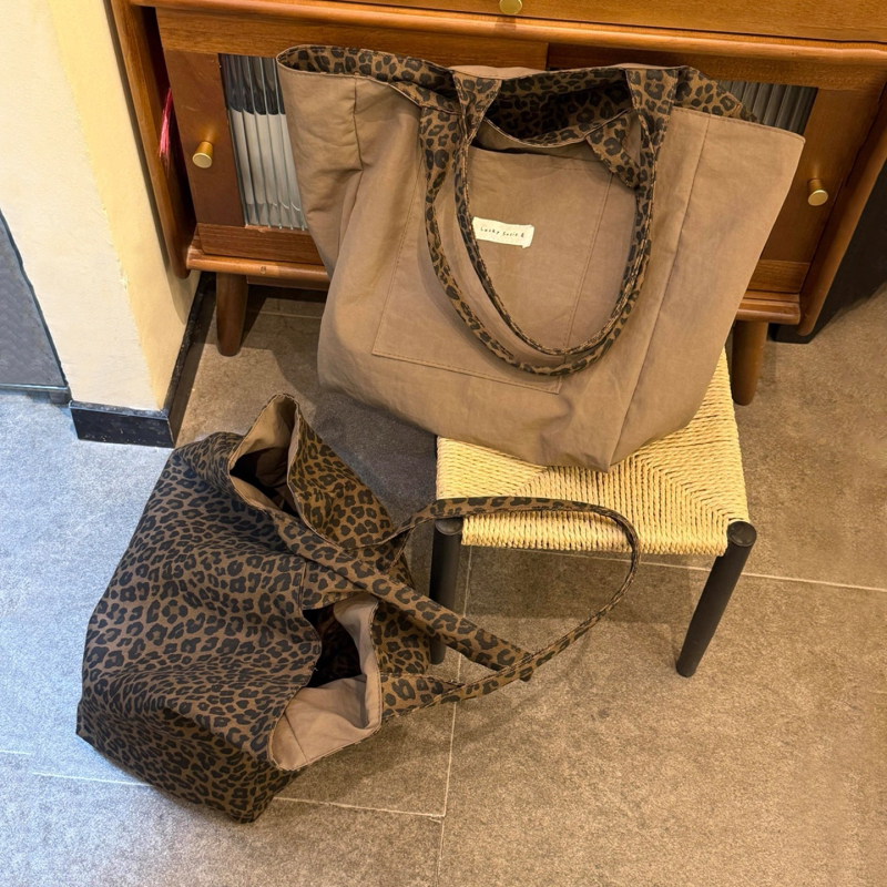 Ženska tote torba s leopardim uzorkom, dvostranska platnena torba, otvoreni vrh, džep za telefon, dvostruke ručke
